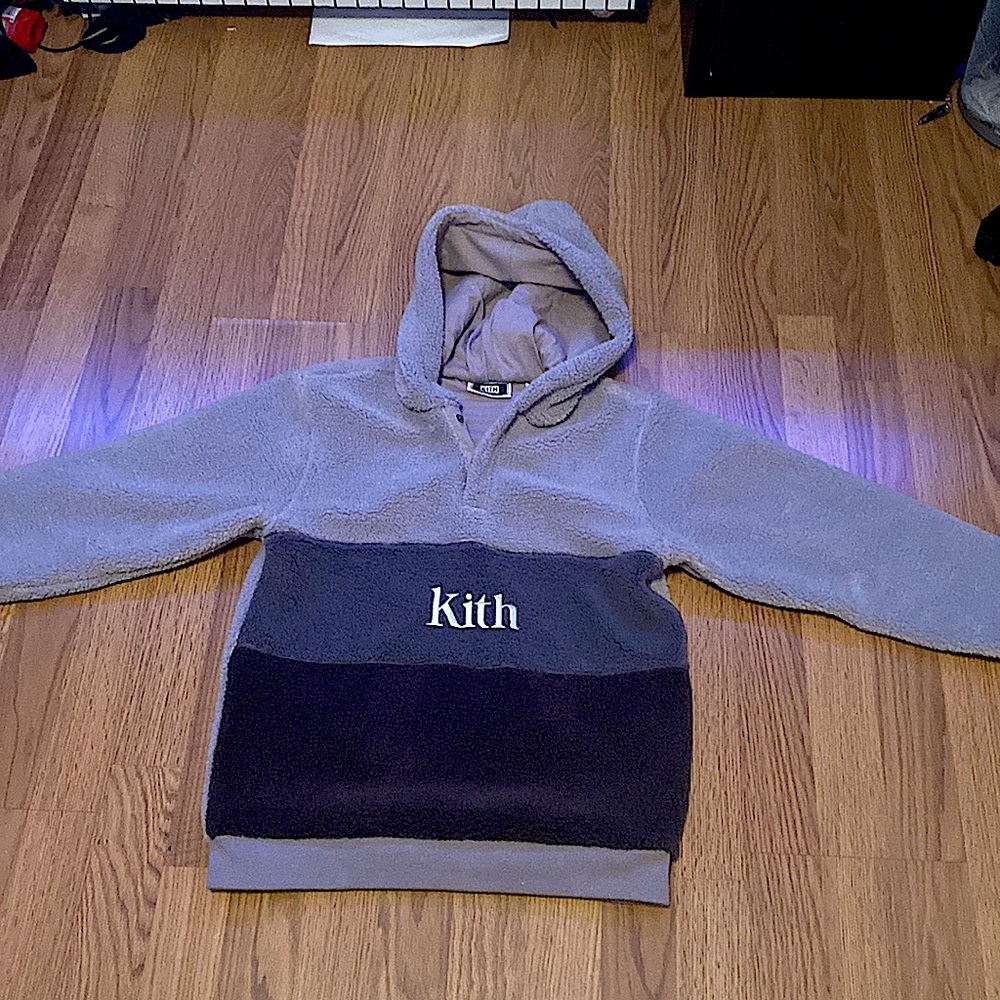 I’m selling a 2020 kith kids sweater. Condition perfect. Never worn